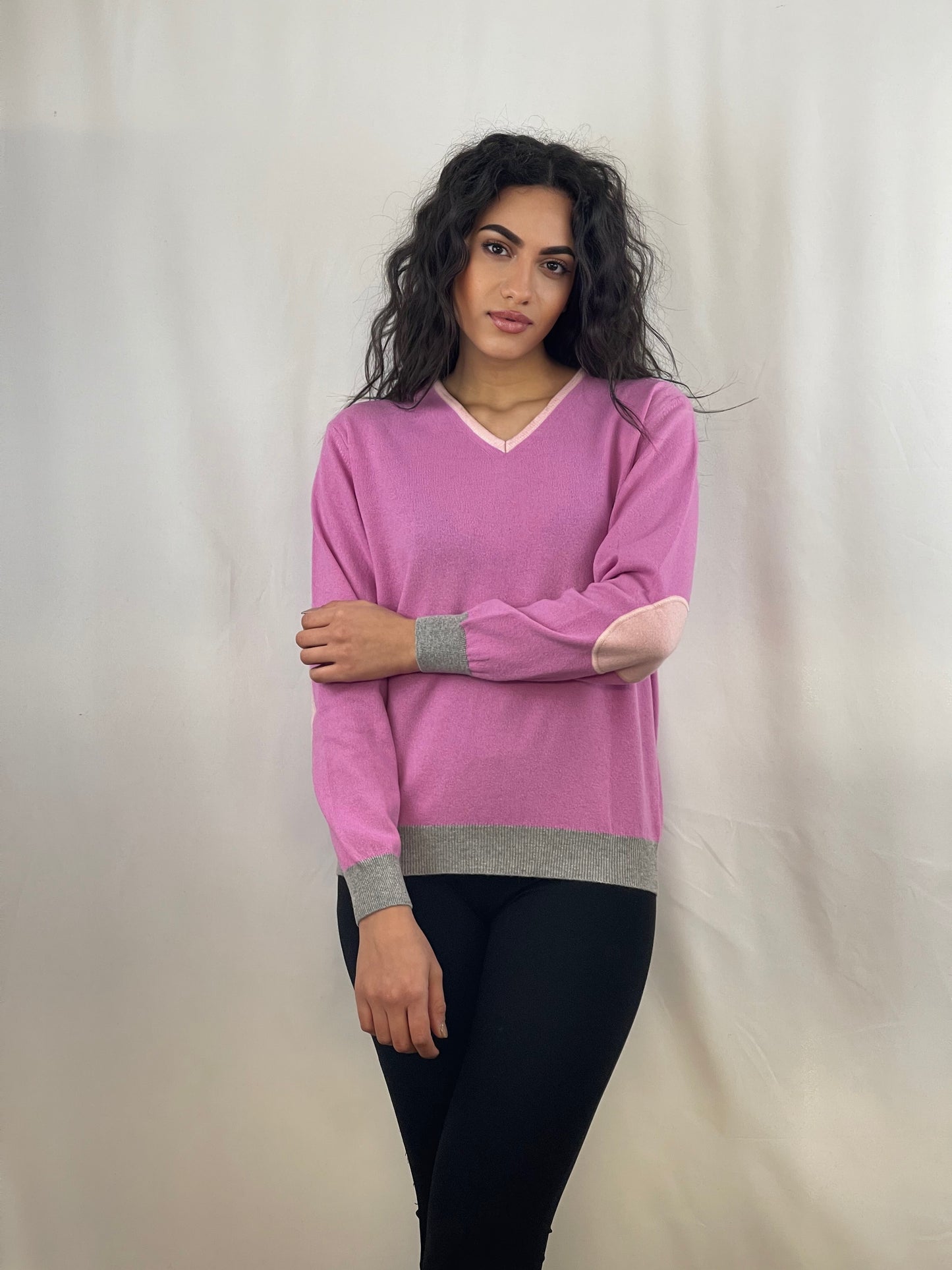 3344 - V neck women patches