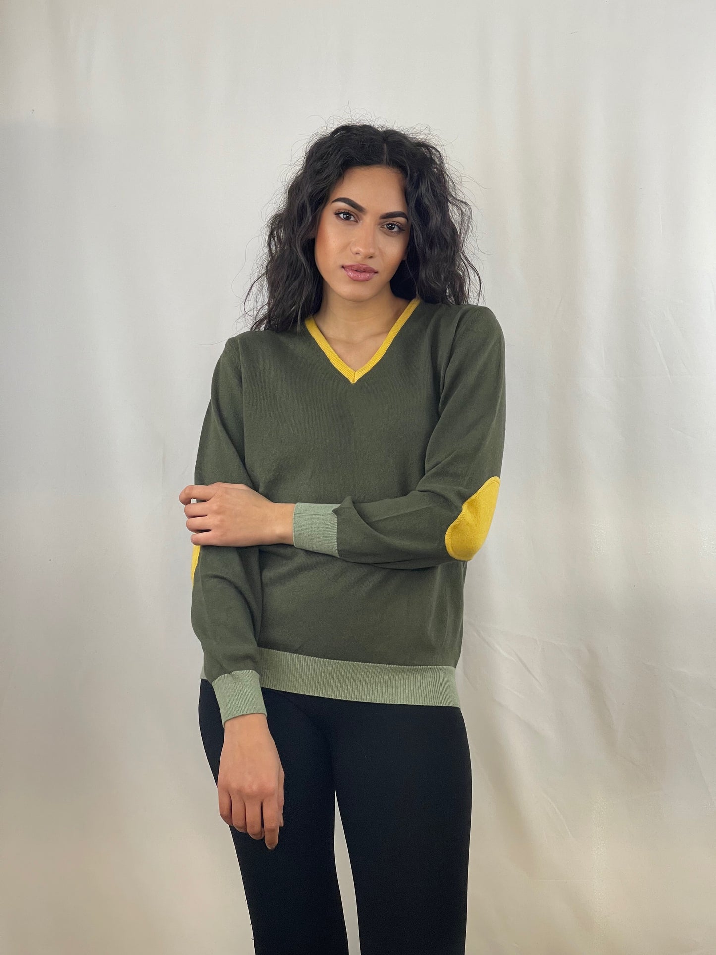3344 - V neck women patches
