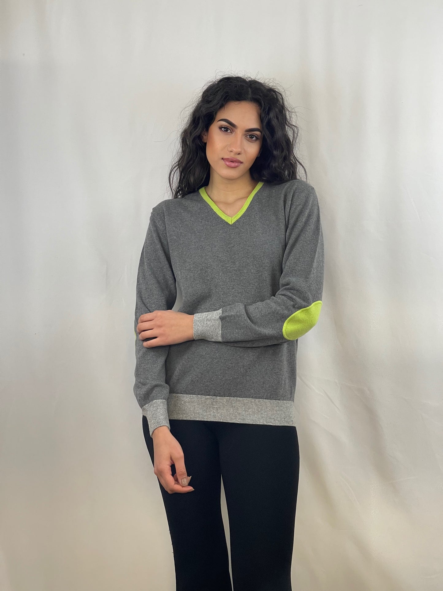 3344 - V neck women patches