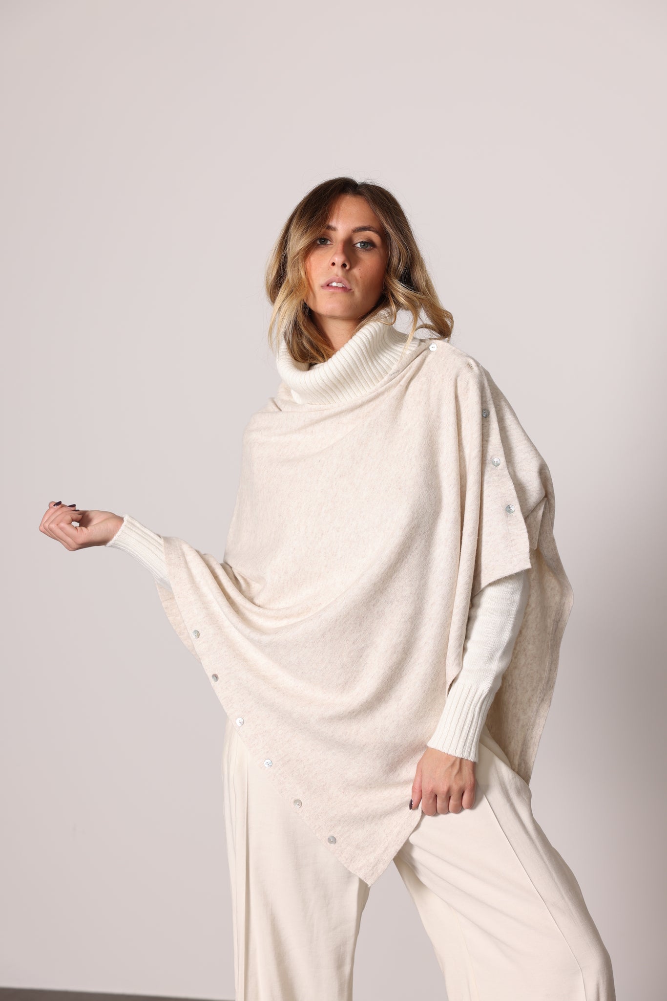 41119 - Buttoned Shrug