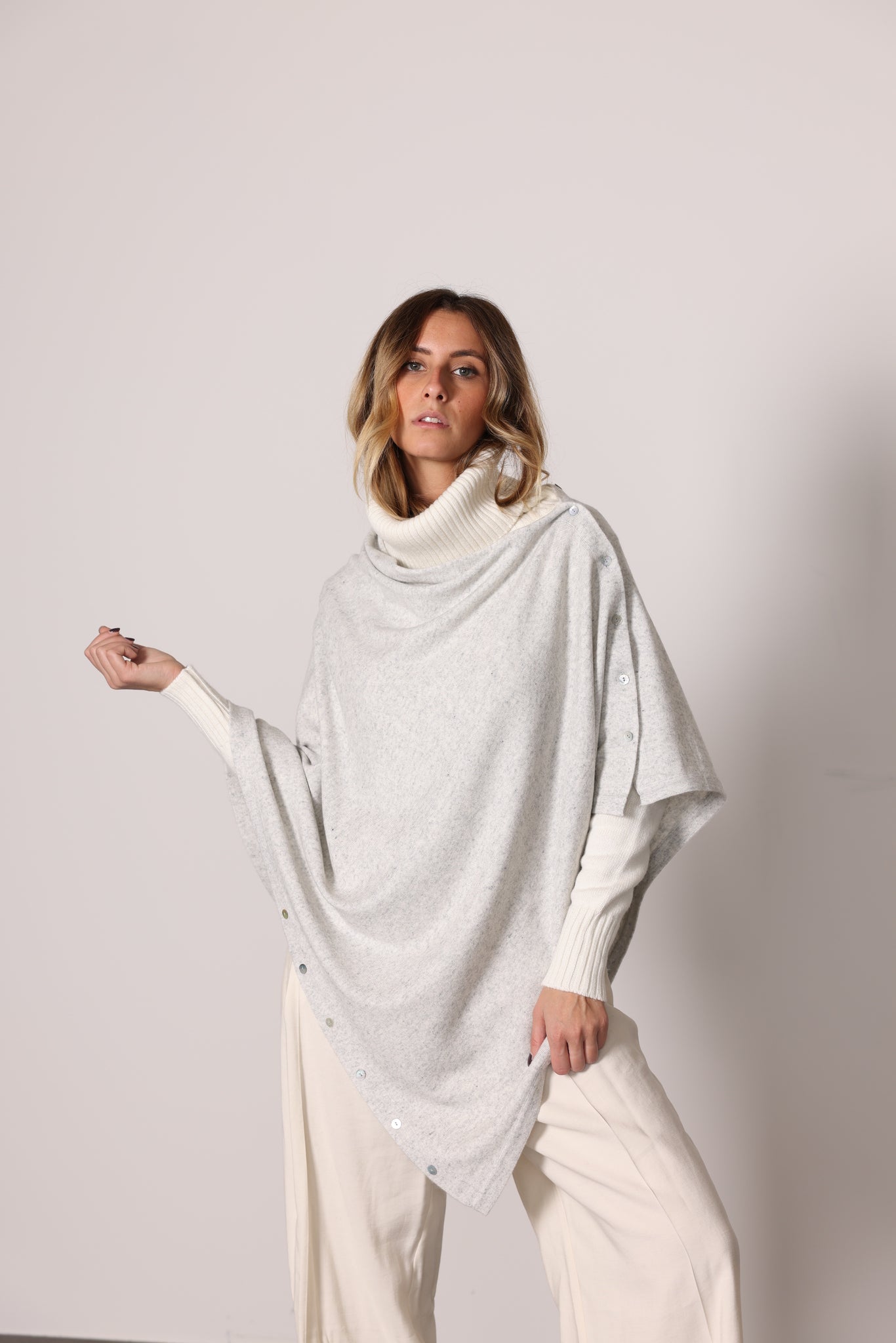 41119 - Buttoned Shrug