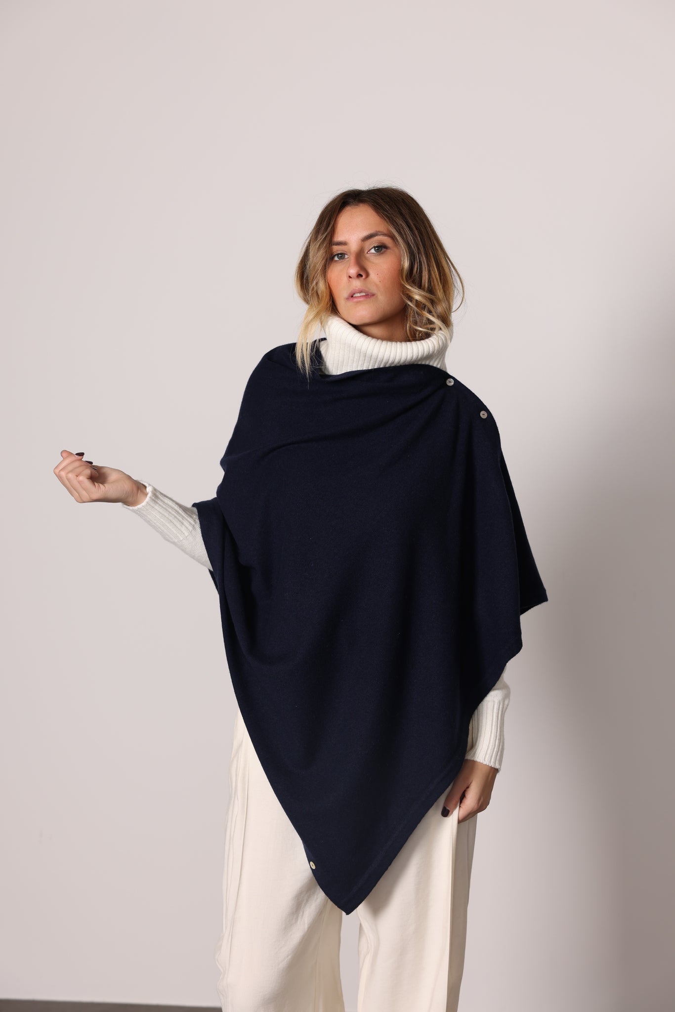 41119 - Buttoned Shrug