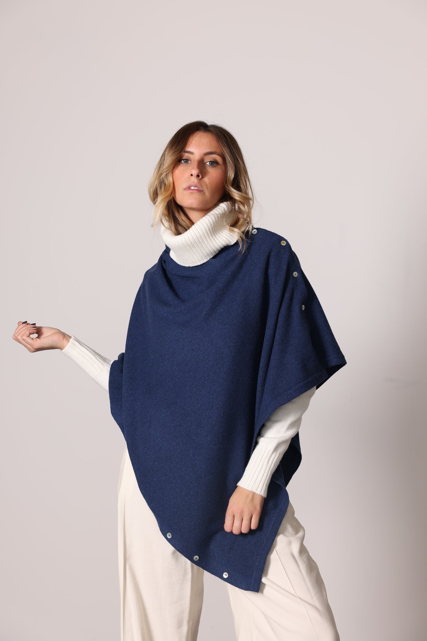41119 - Buttoned Shrug