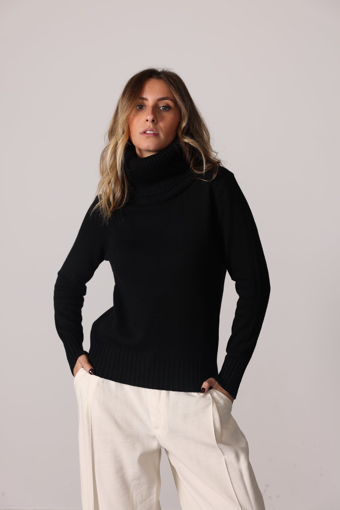 4125 - Large neck d.line woman