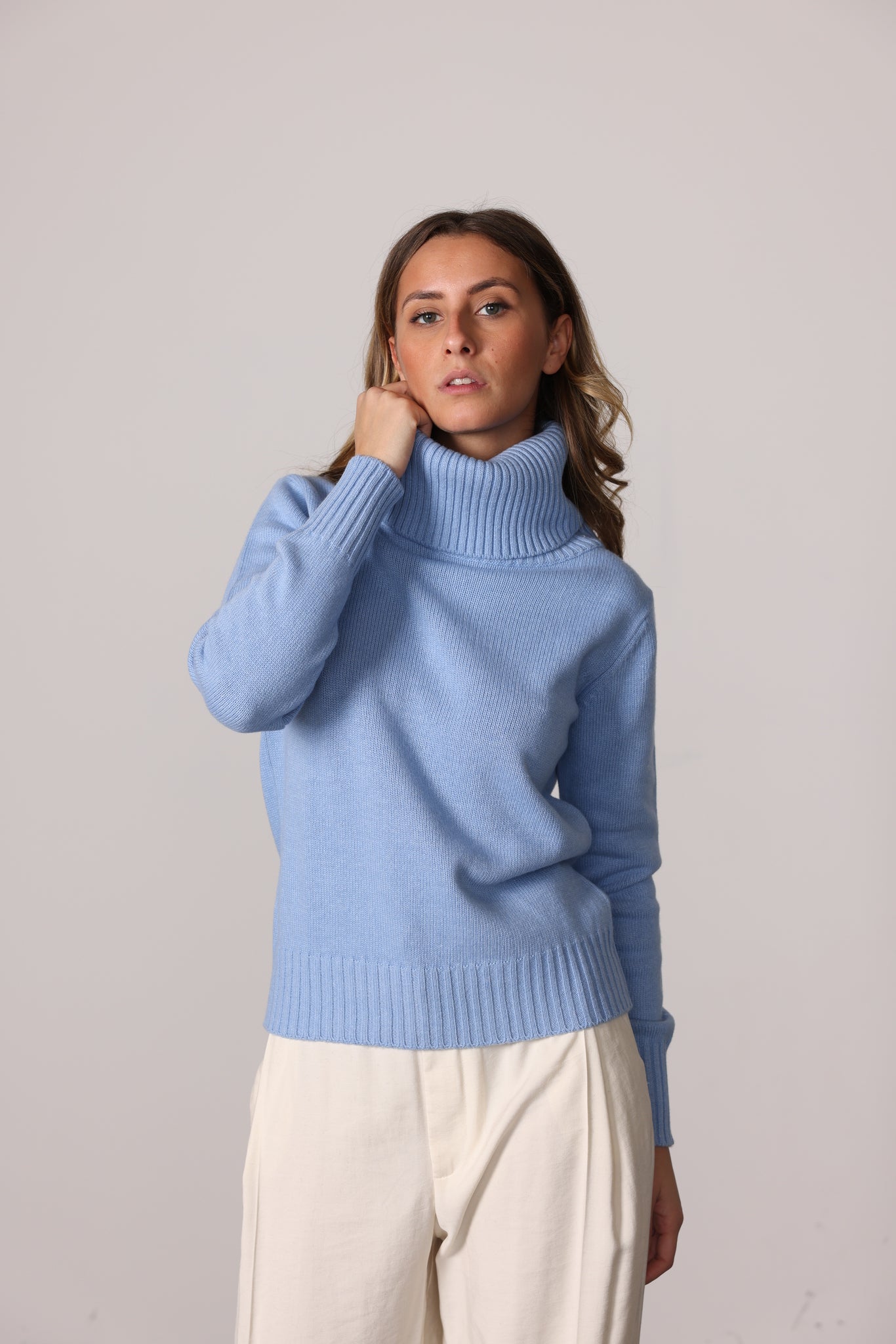 4125 - Large neck d.line woman
