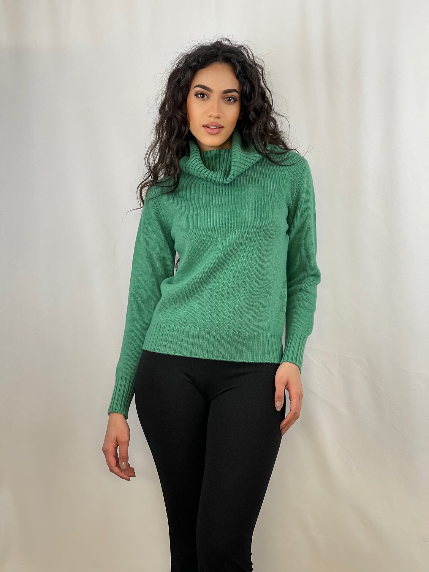 4125 - Large neck d.line woman