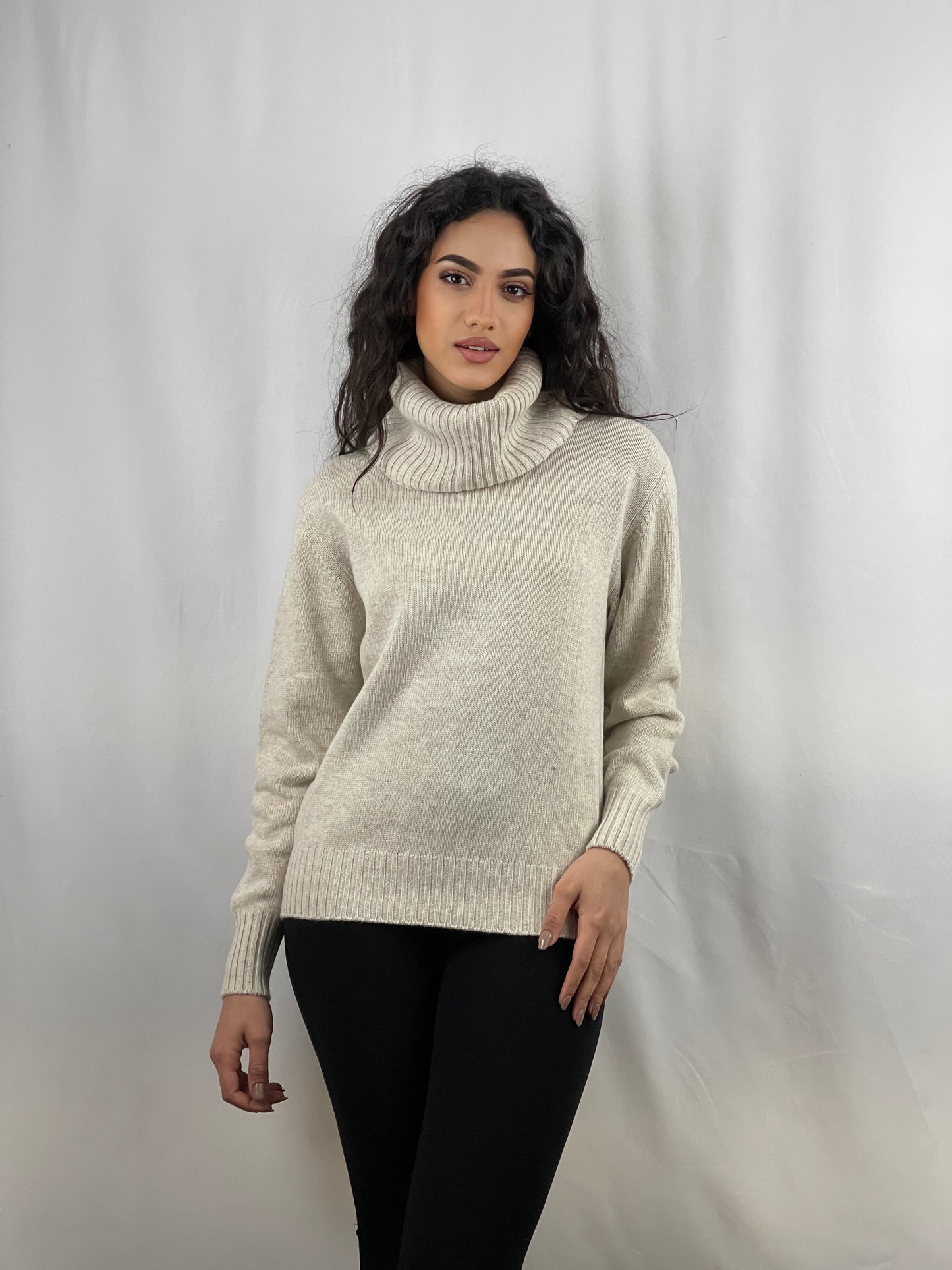 4125 - Large neck d.line woman