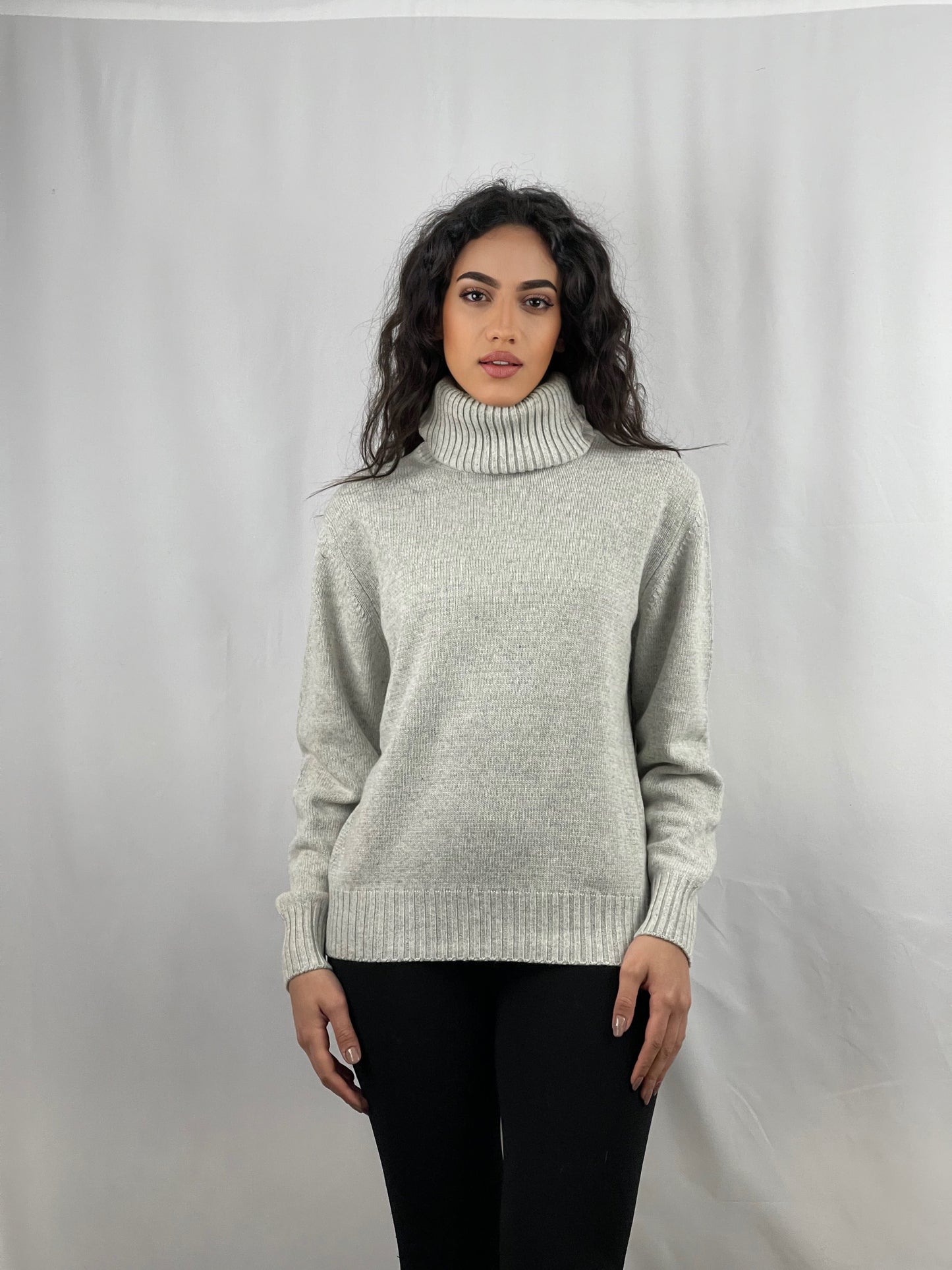 4125 - Large neck d.line woman