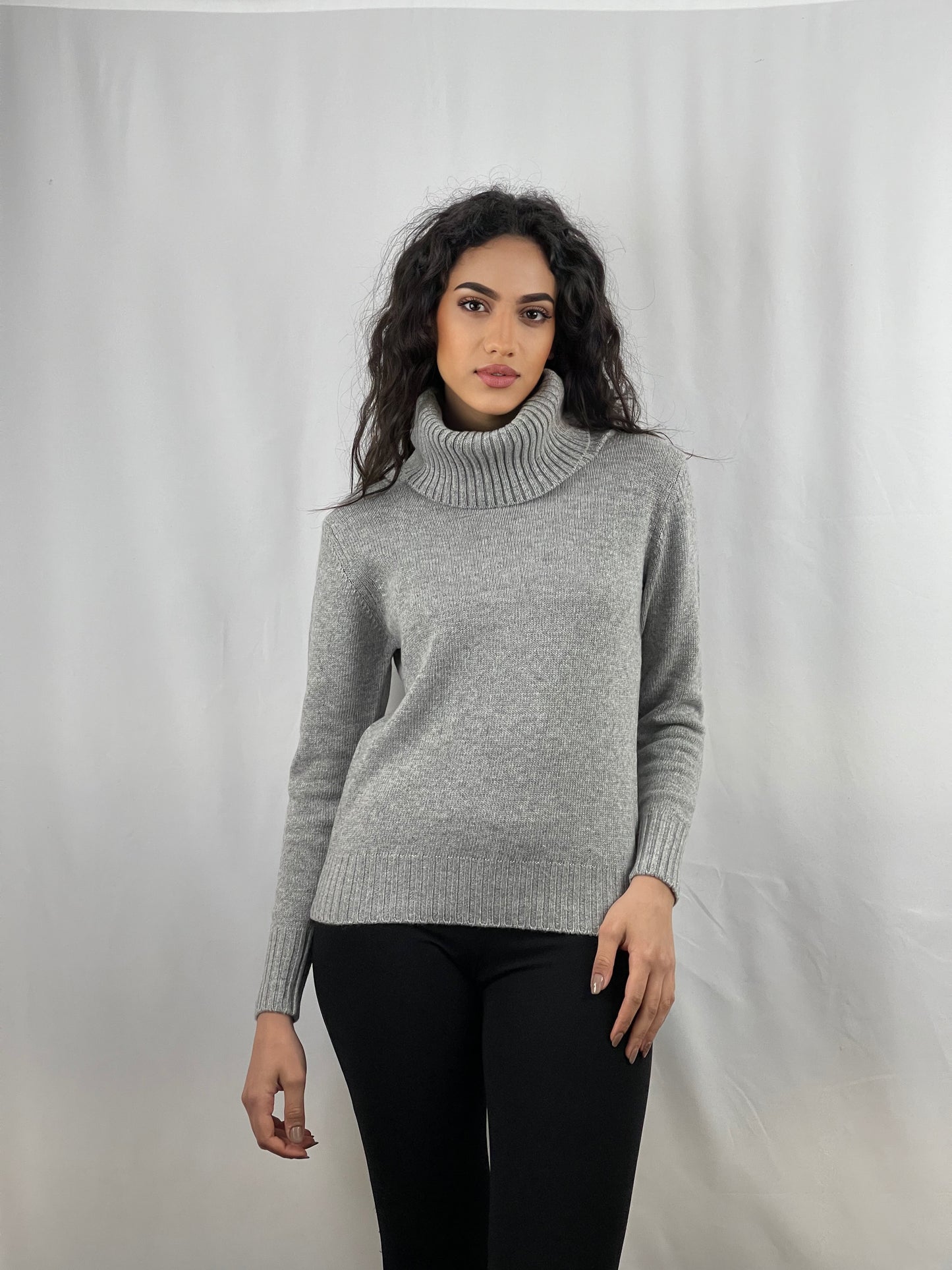 4125 - Large neck d.line woman