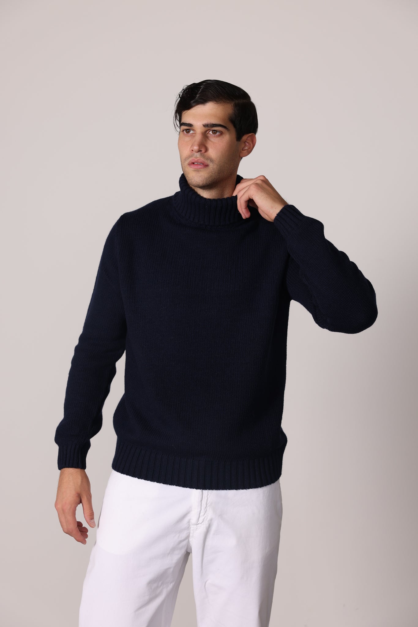 4213 - Turtle Neck D Line