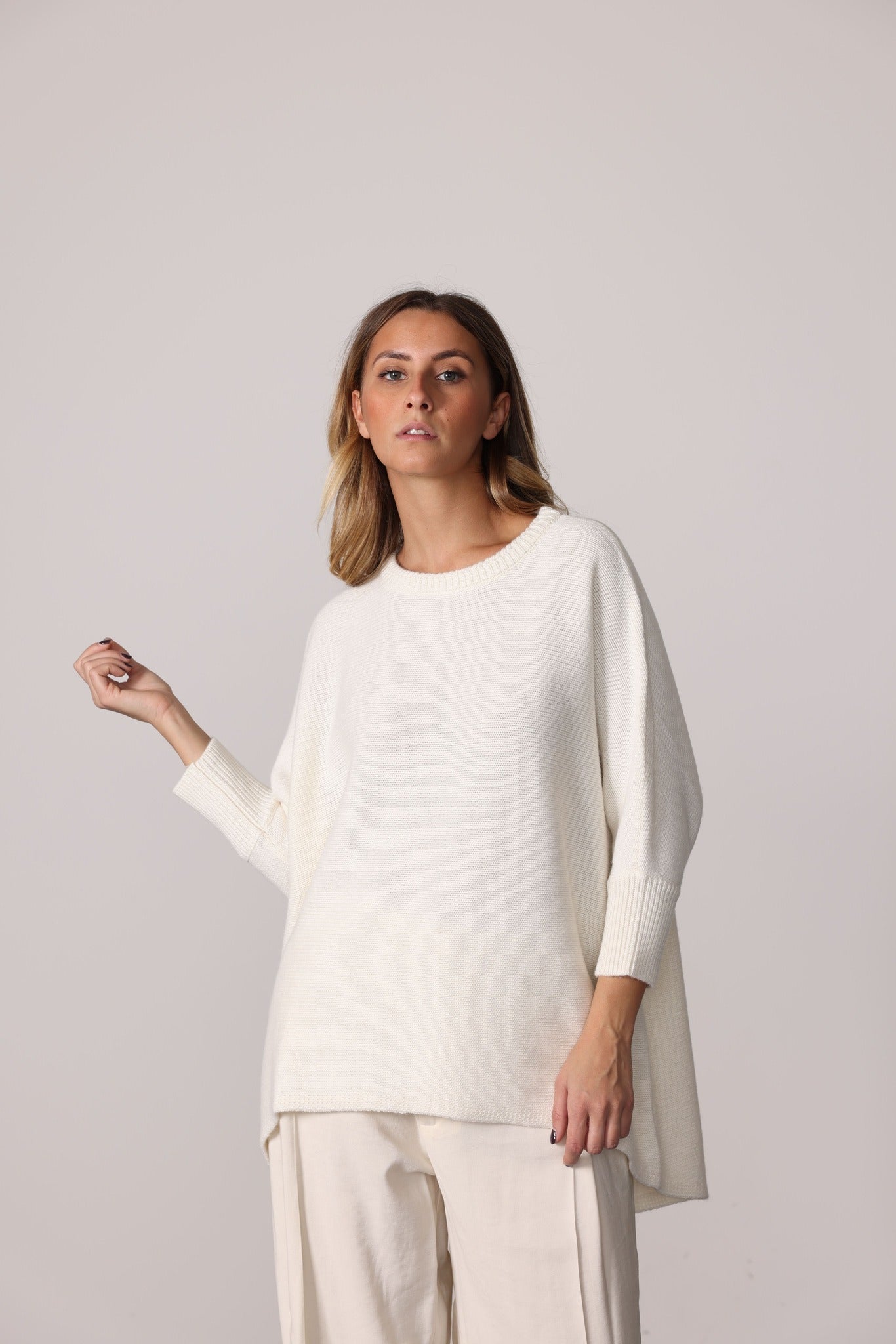 48100 - Crew neck poncho 3/4