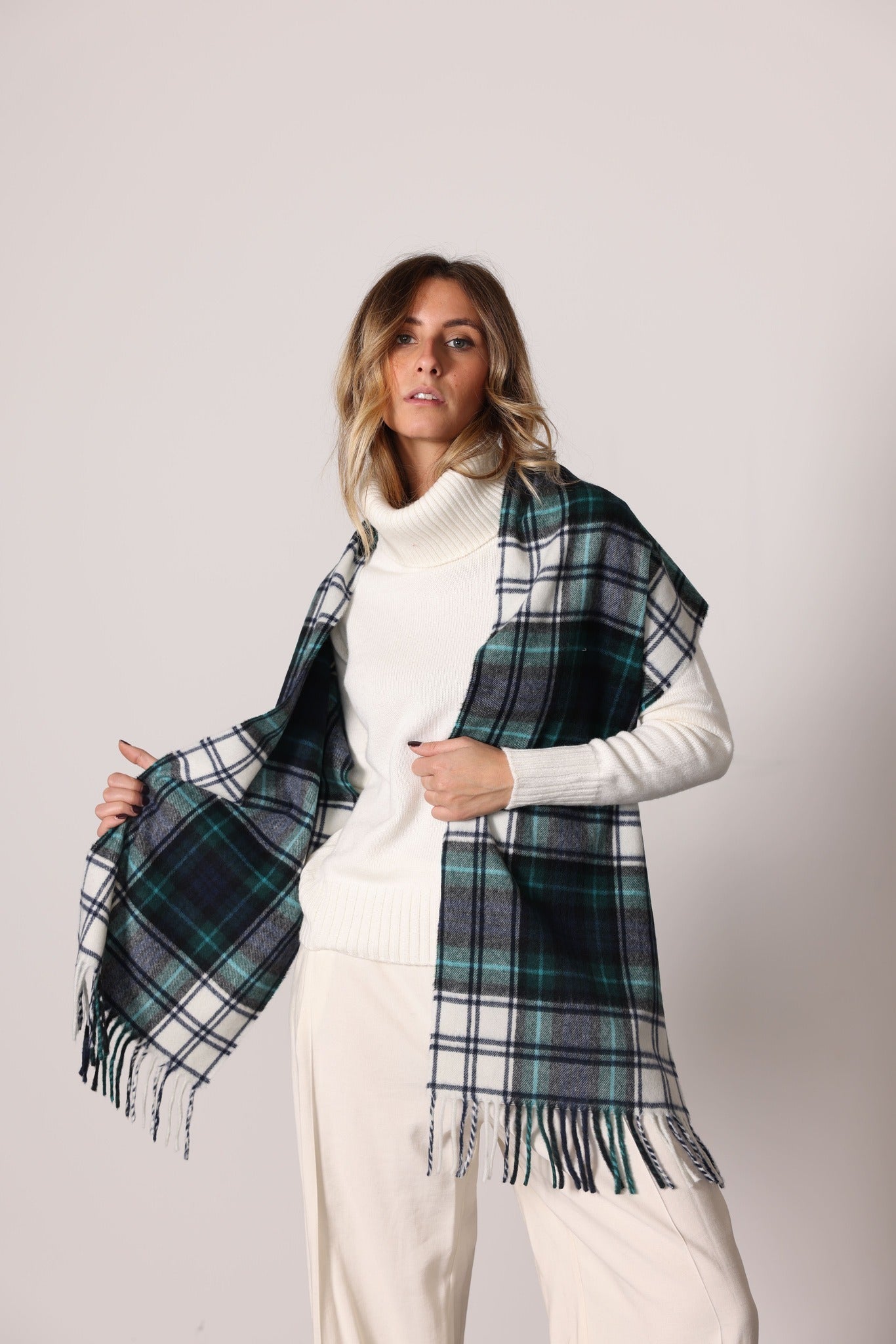 715 - Tartan Scarf 100% cashmere