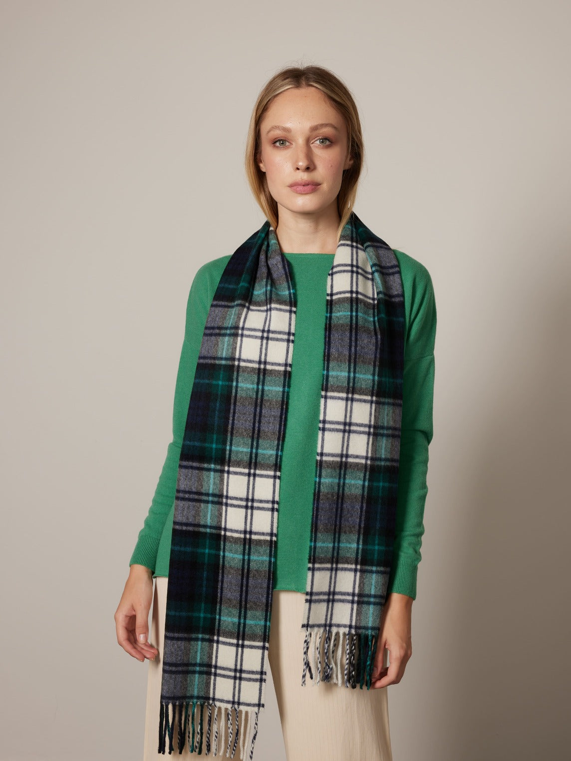 715 - Tartan Scarf 100% cashmere