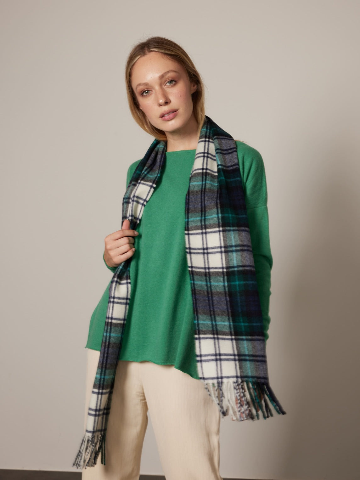 715 - Tartan Scarf 100% cashmere