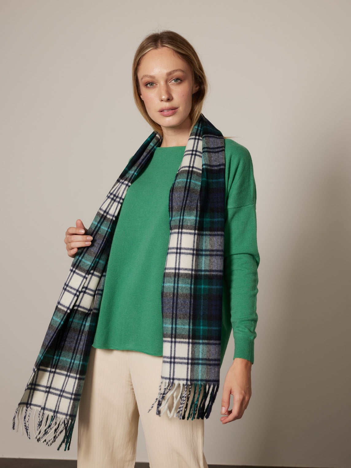715 - Tartan Scarf 100% cashmere