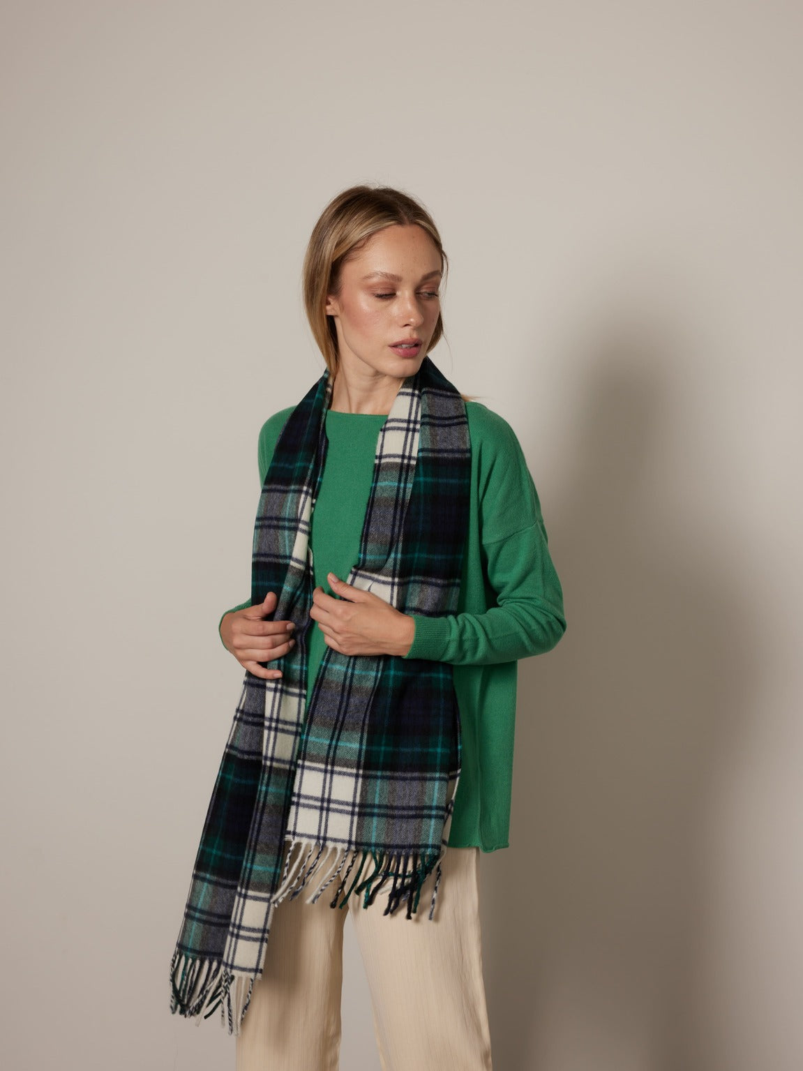 715 - Tartan Scarf 100% cashmere