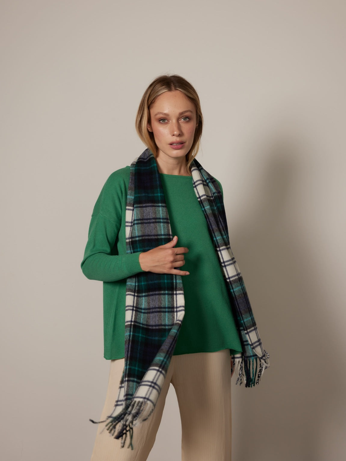 715 - Tartan Scarf 100% cashmere