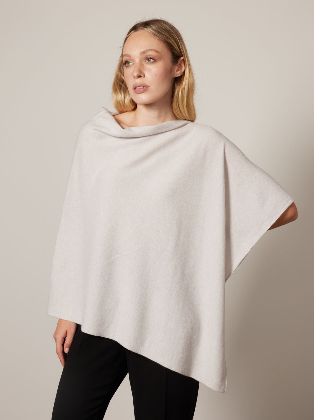710 - poncho light 100% cashmere
