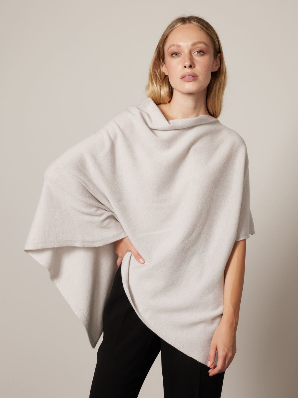 710 - poncho light 100% cashmere