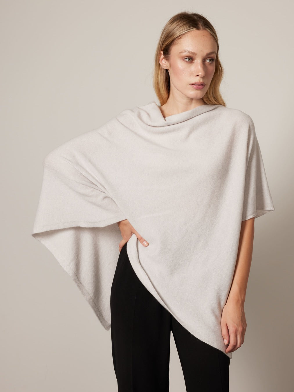 710 - poncho light 100% cashmere