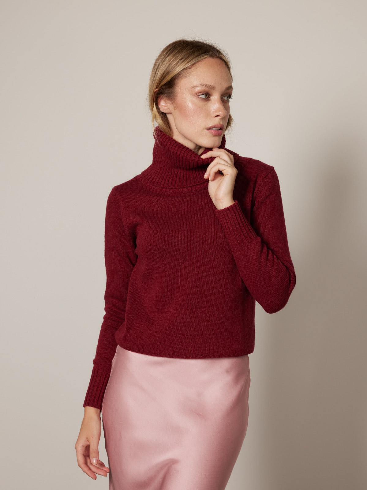 4125 - Large neck d.line woman