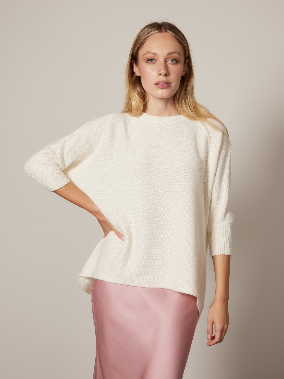 48100 - Crew neck poncho 3/4