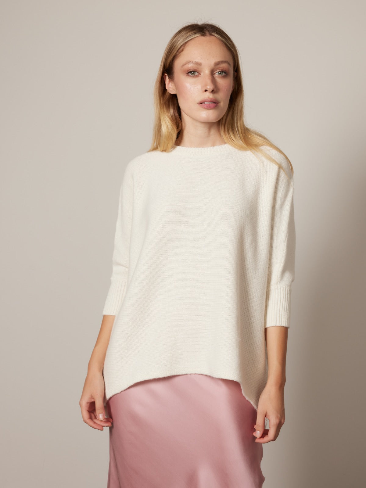 48100 - Crew neck poncho 3/4