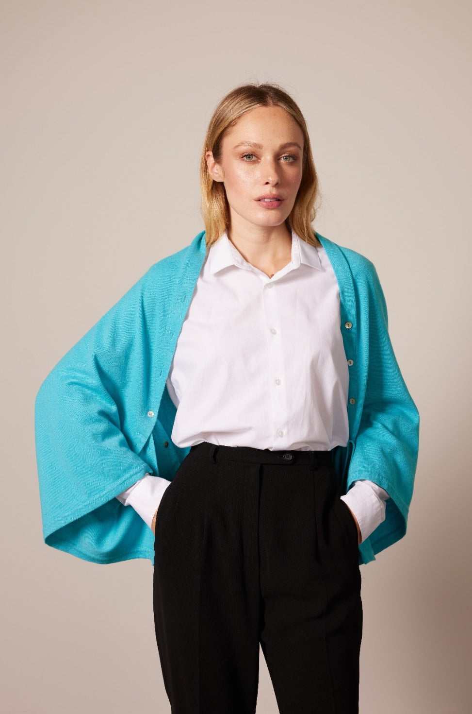 41119 - Buttoned Shrug