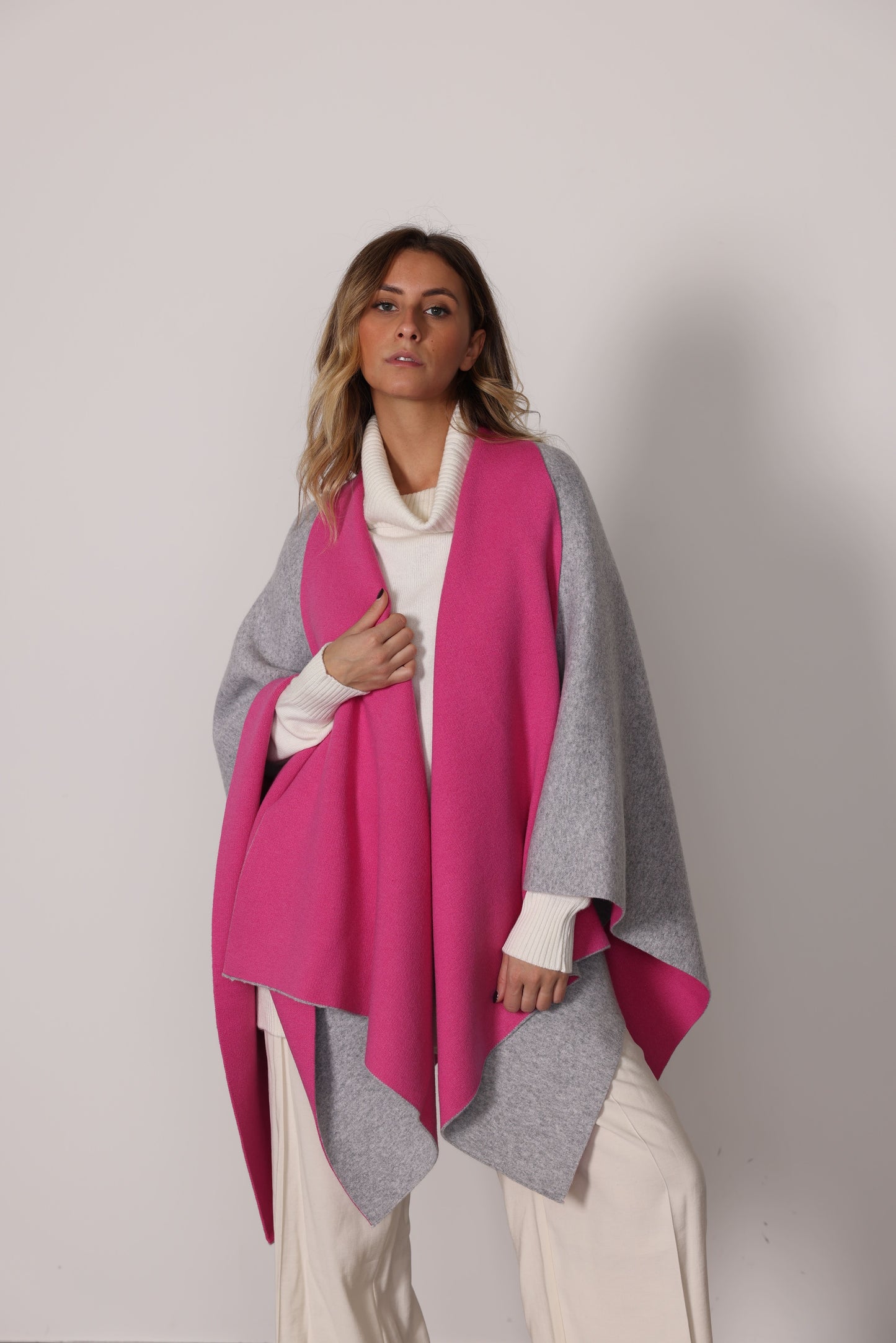 1171 - Two-tone doubleface cape with sleeves