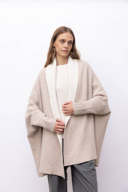 1171 - Two-tone doubleface cape with sleeves