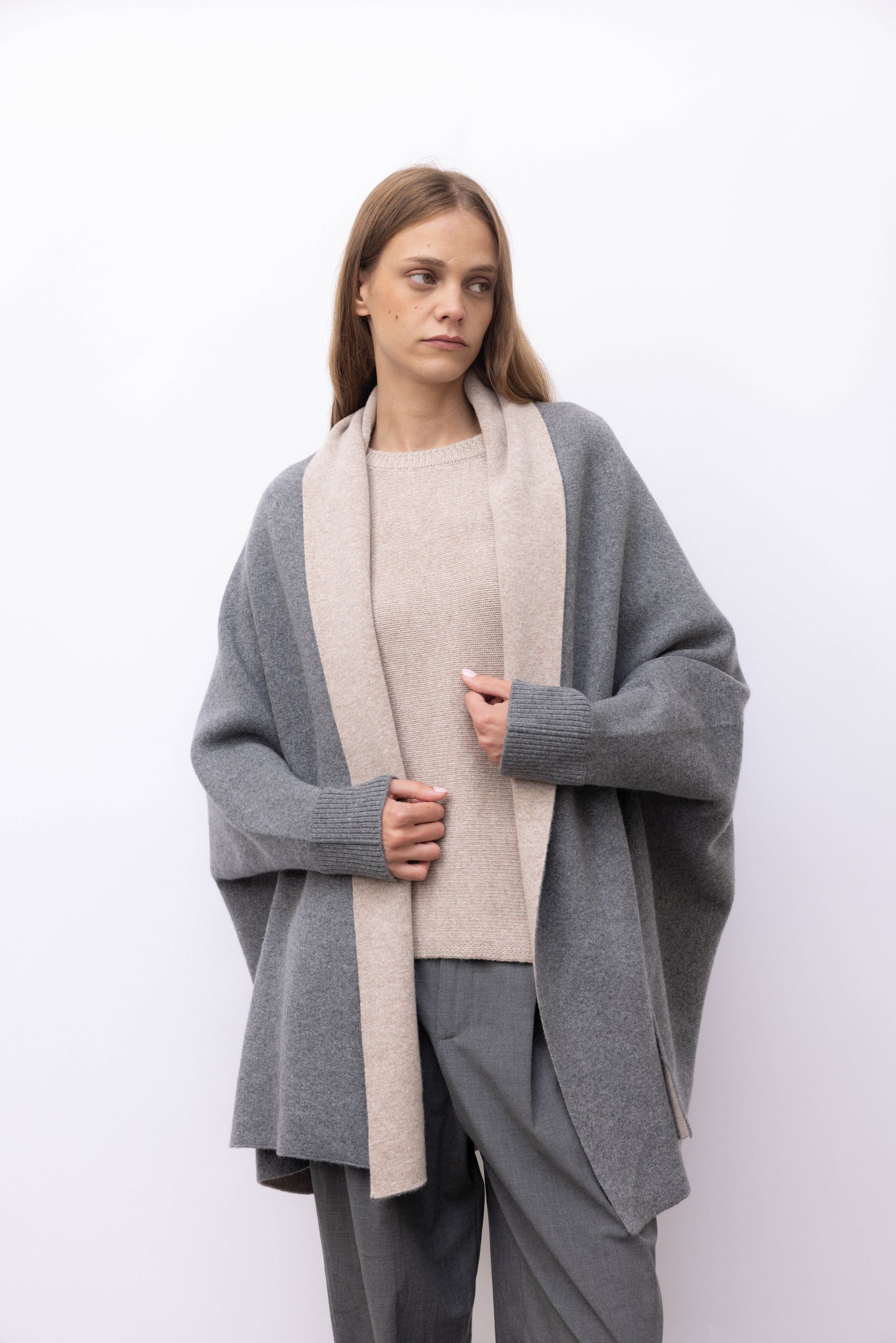 1171 - Two-tone doubleface cape with sleeves