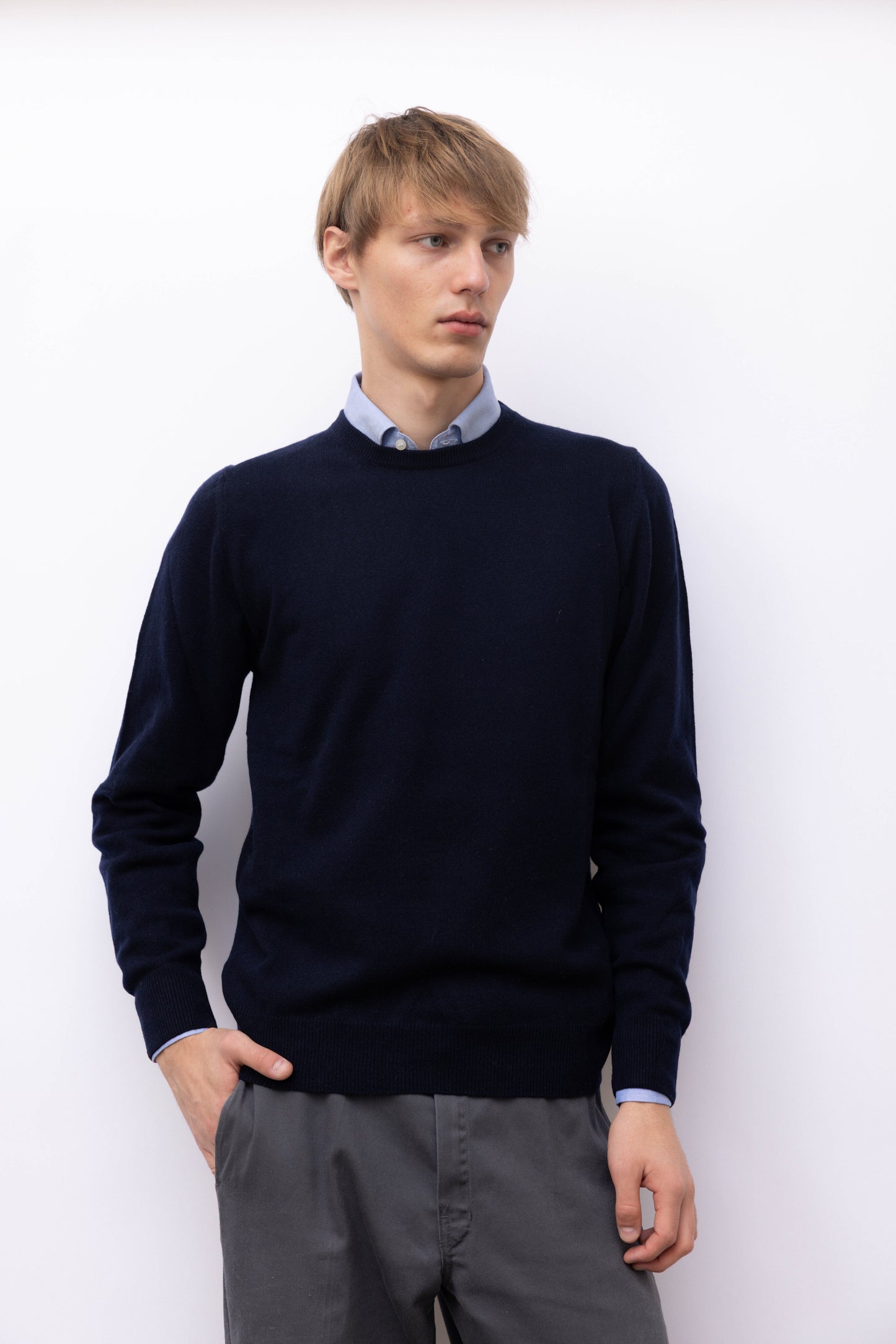 701 - 2-thread pure cashmere crewneck