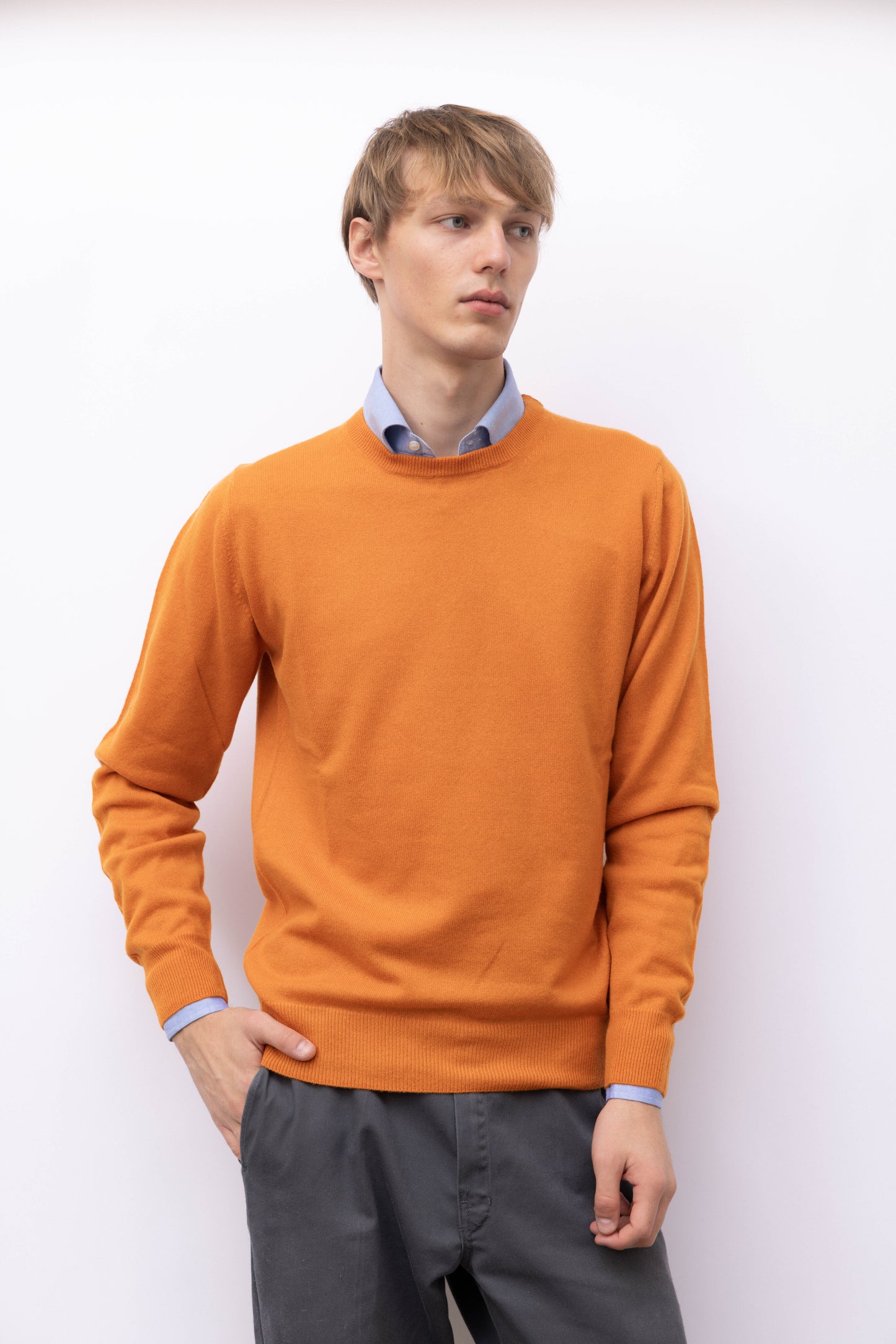 701 - 2-thread pure cashmere crewneck
