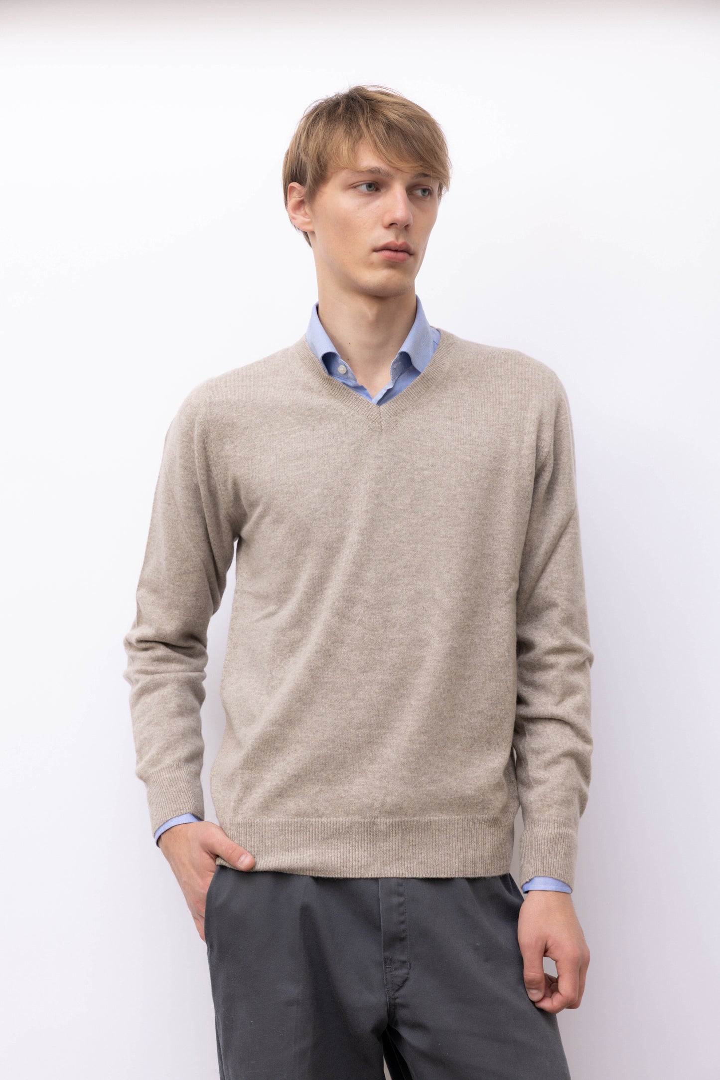 704 - Pure cashmere V-neck