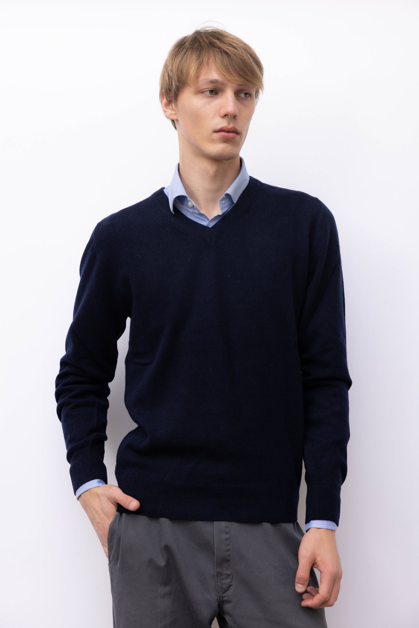 704 - Pure cashmere V-neck