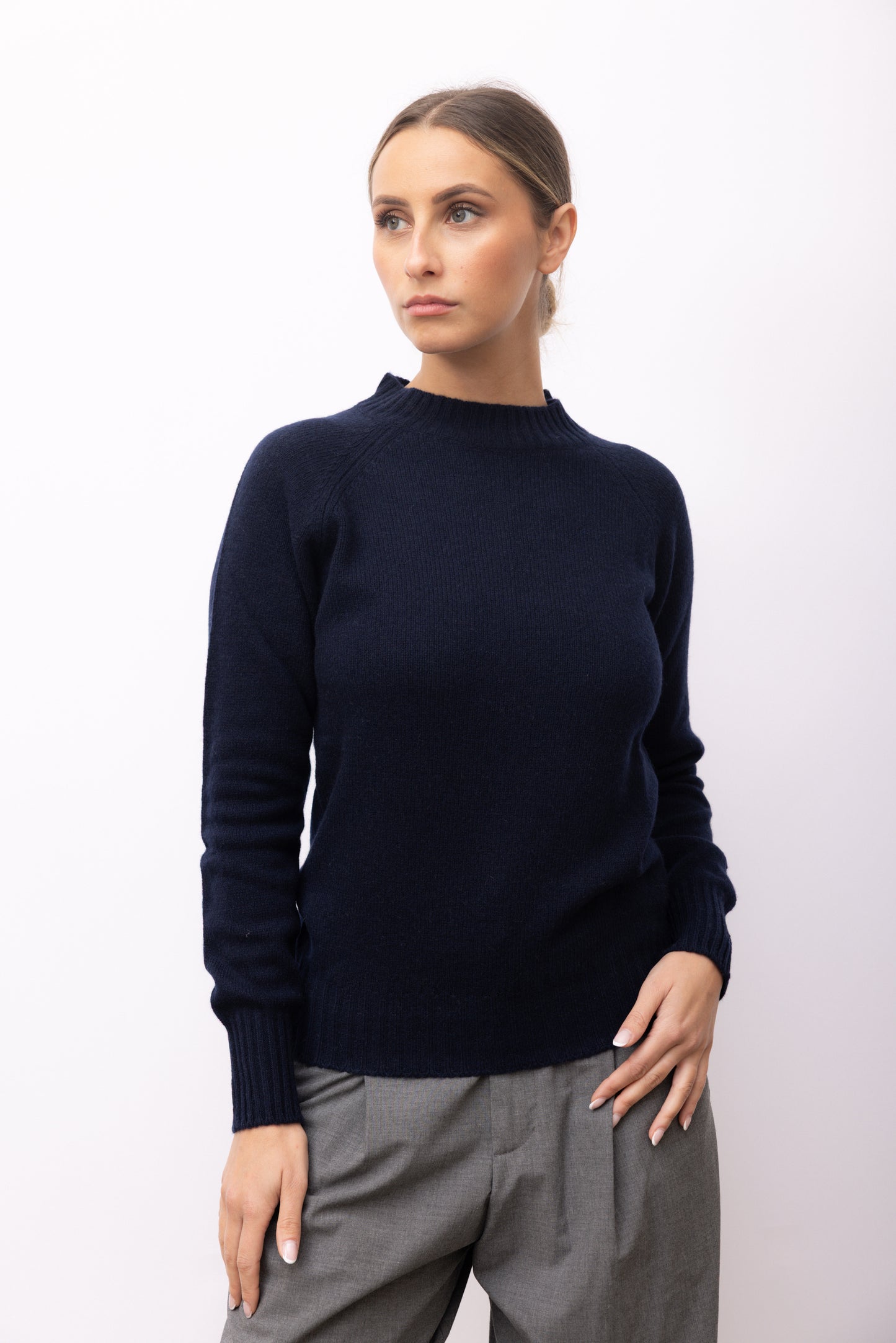 733 - Women's 100% cashmere turtleneck